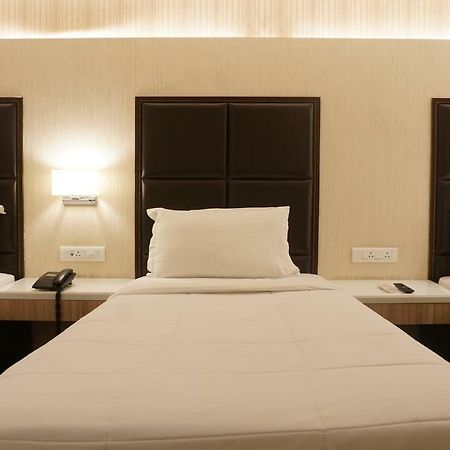 Palette Four Seasons Recreation Resort Jalgaon ภายนอก รูปภาพ