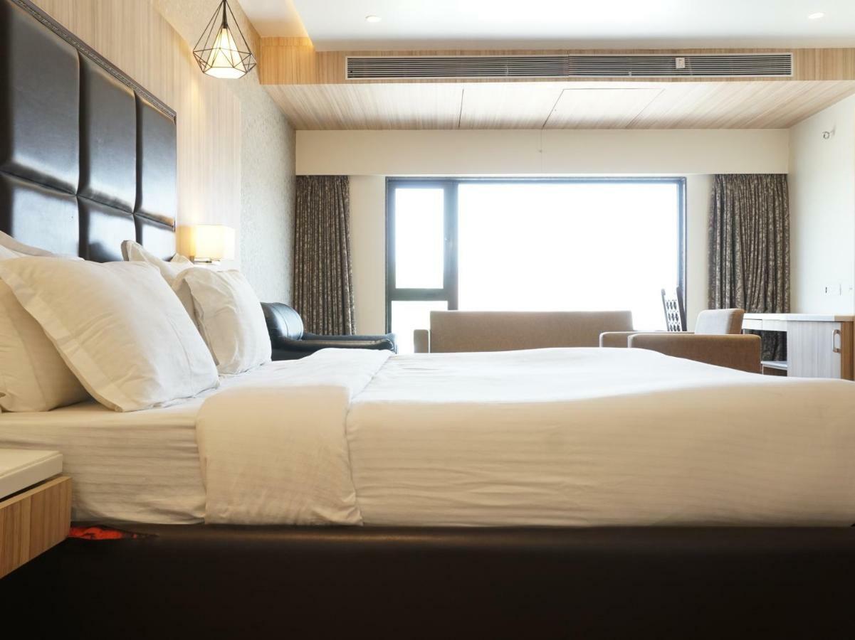 Palette Four Seasons Recreation Resort Jalgaon ภายนอก รูปภาพ