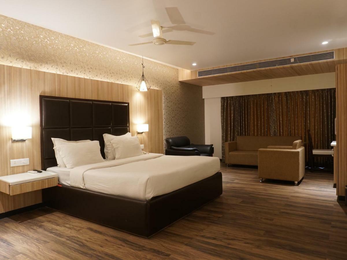 Palette Four Seasons Recreation Resort Jalgaon ภายนอก รูปภาพ