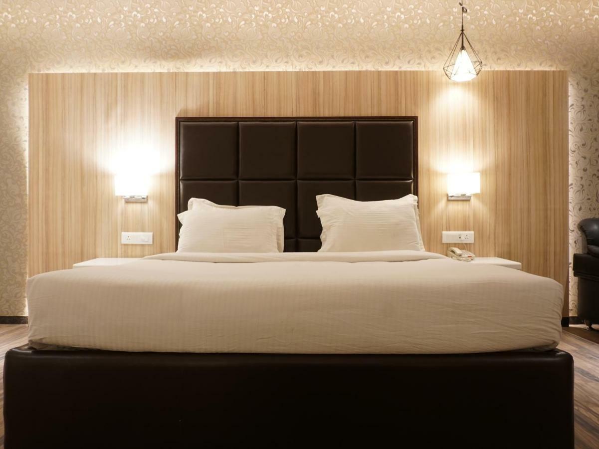 Palette Four Seasons Recreation Resort Jalgaon ภายนอก รูปภาพ