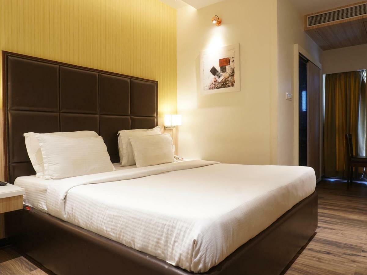 Palette Four Seasons Recreation Resort Jalgaon ภายนอก รูปภาพ