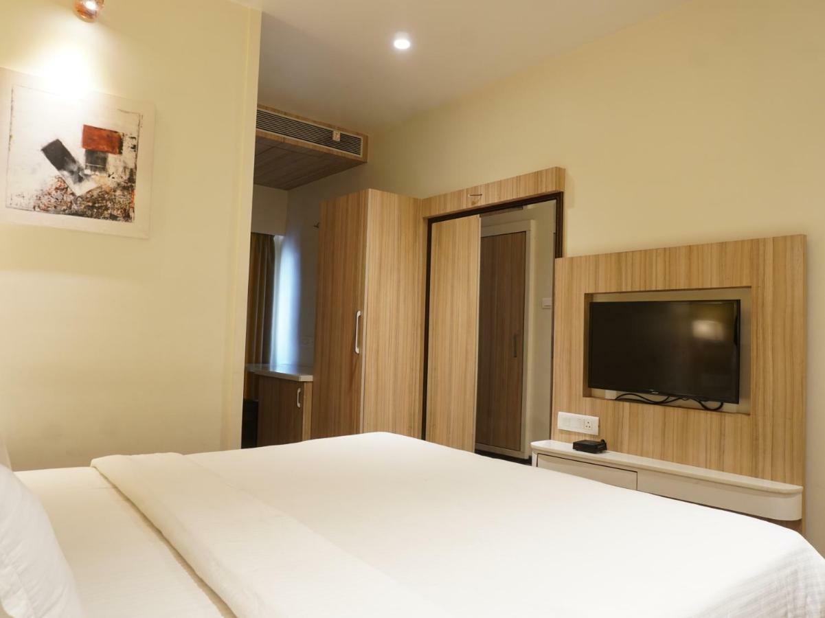 Palette Four Seasons Recreation Resort Jalgaon ภายนอก รูปภาพ