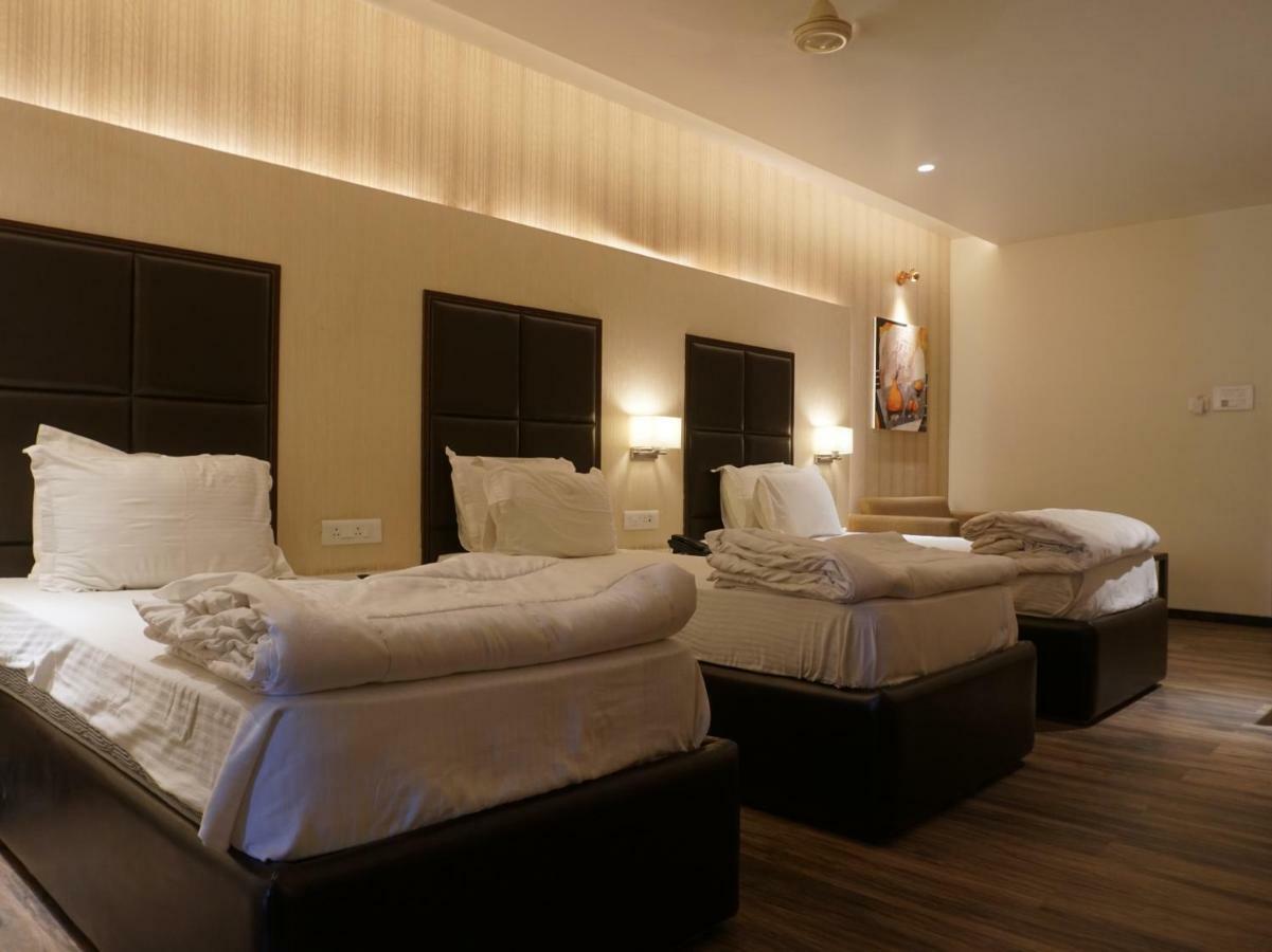Palette Four Seasons Recreation Resort Jalgaon ภายนอก รูปภาพ