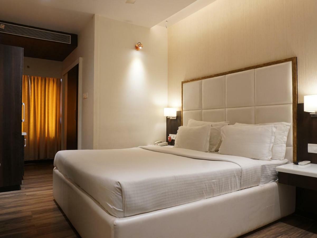 Palette Four Seasons Recreation Resort Jalgaon ภายนอก รูปภาพ