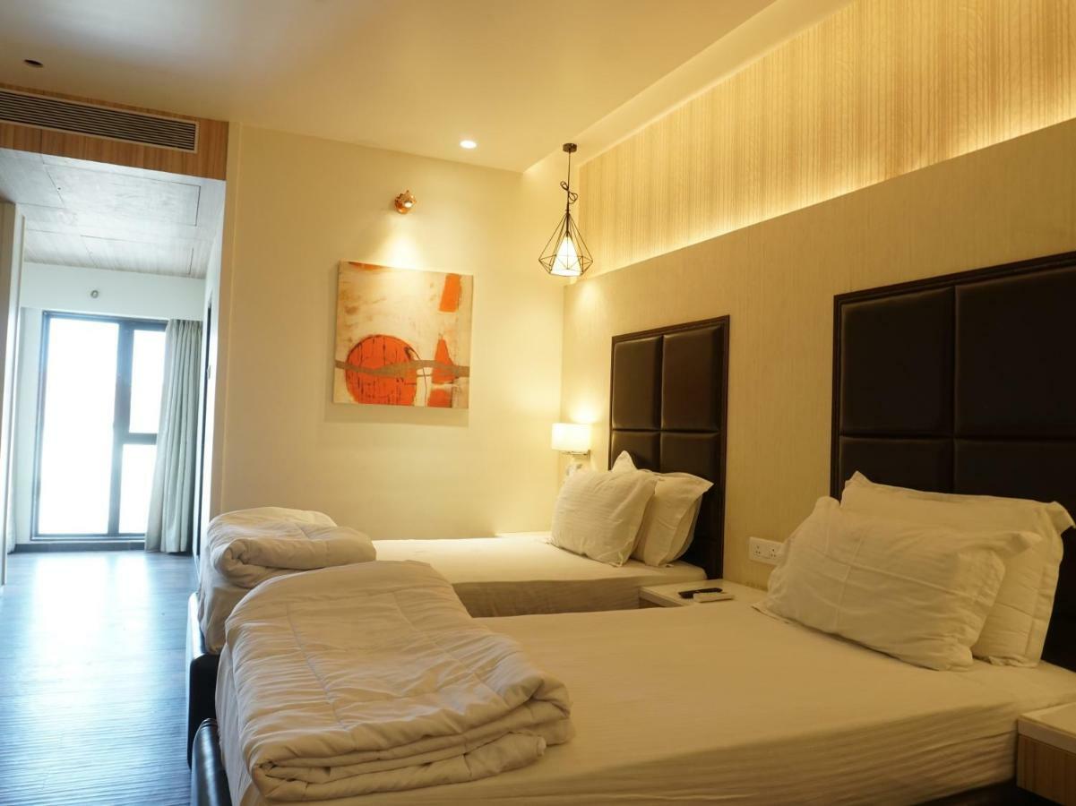 Palette Four Seasons Recreation Resort Jalgaon ภายนอก รูปภาพ