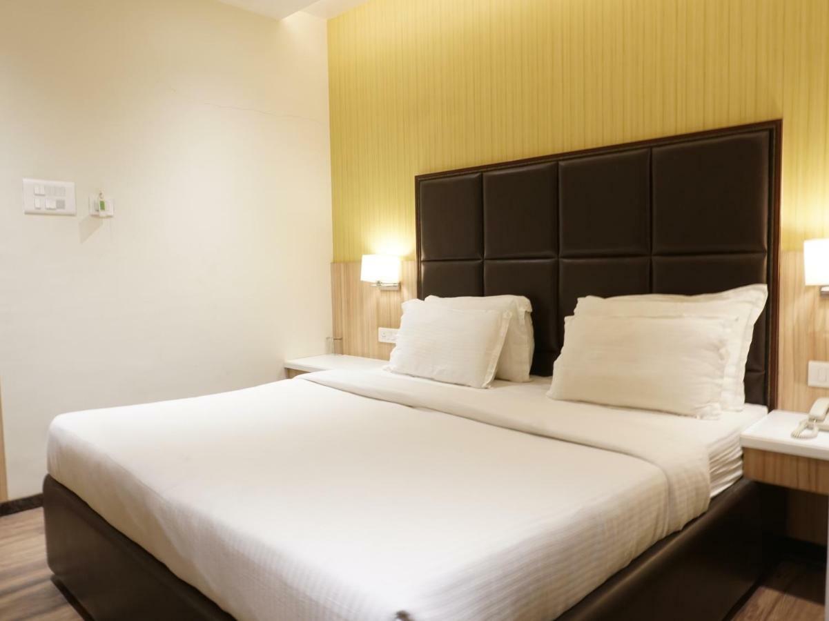 Palette Four Seasons Recreation Resort Jalgaon ภายนอก รูปภาพ