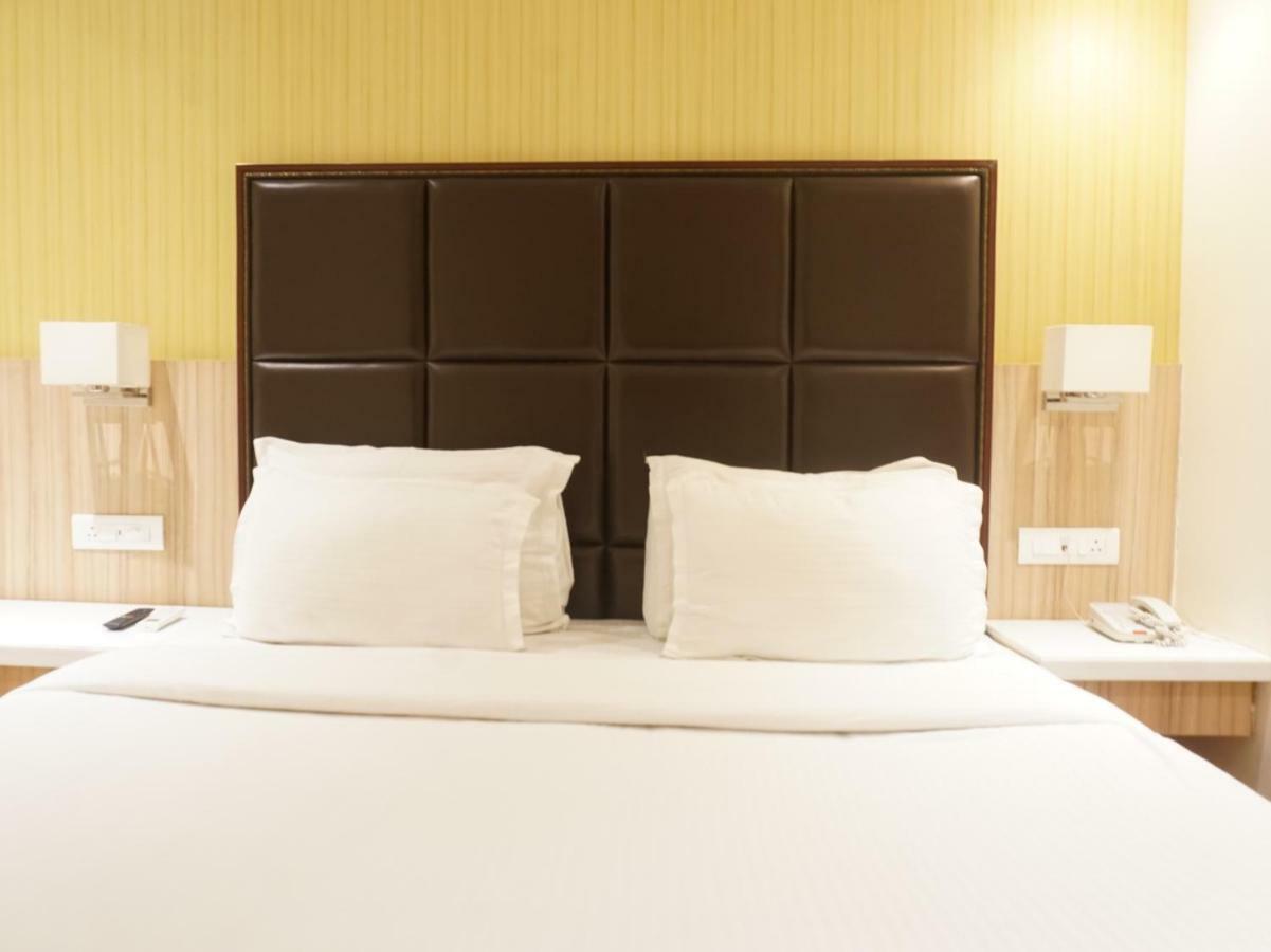 Palette Four Seasons Recreation Resort Jalgaon ภายนอก รูปภาพ