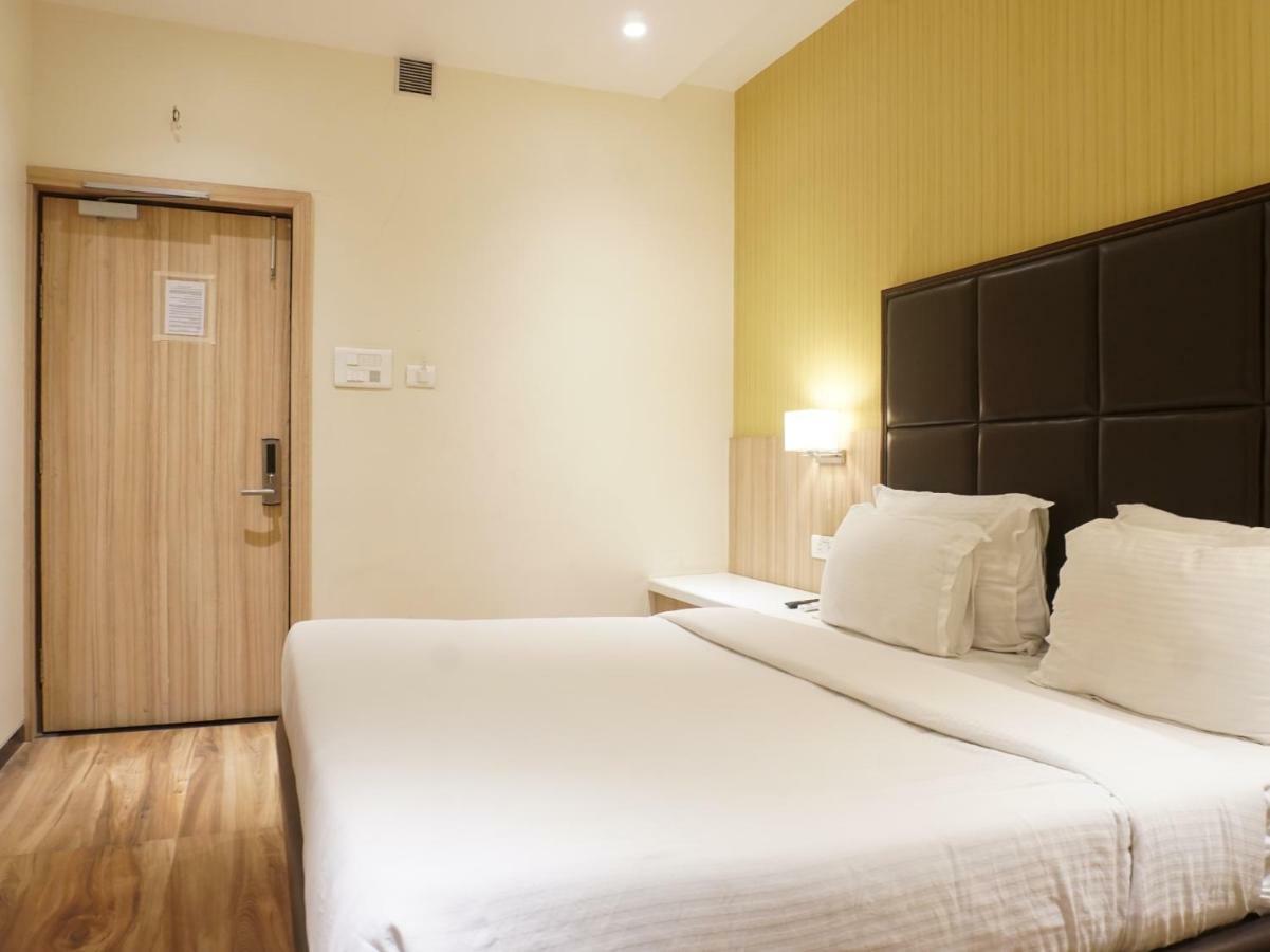 Palette Four Seasons Recreation Resort Jalgaon ภายนอก รูปภาพ