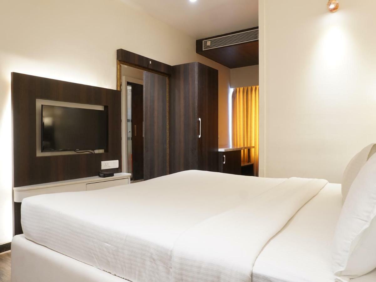 Palette Four Seasons Recreation Resort Jalgaon ภายนอก รูปภาพ