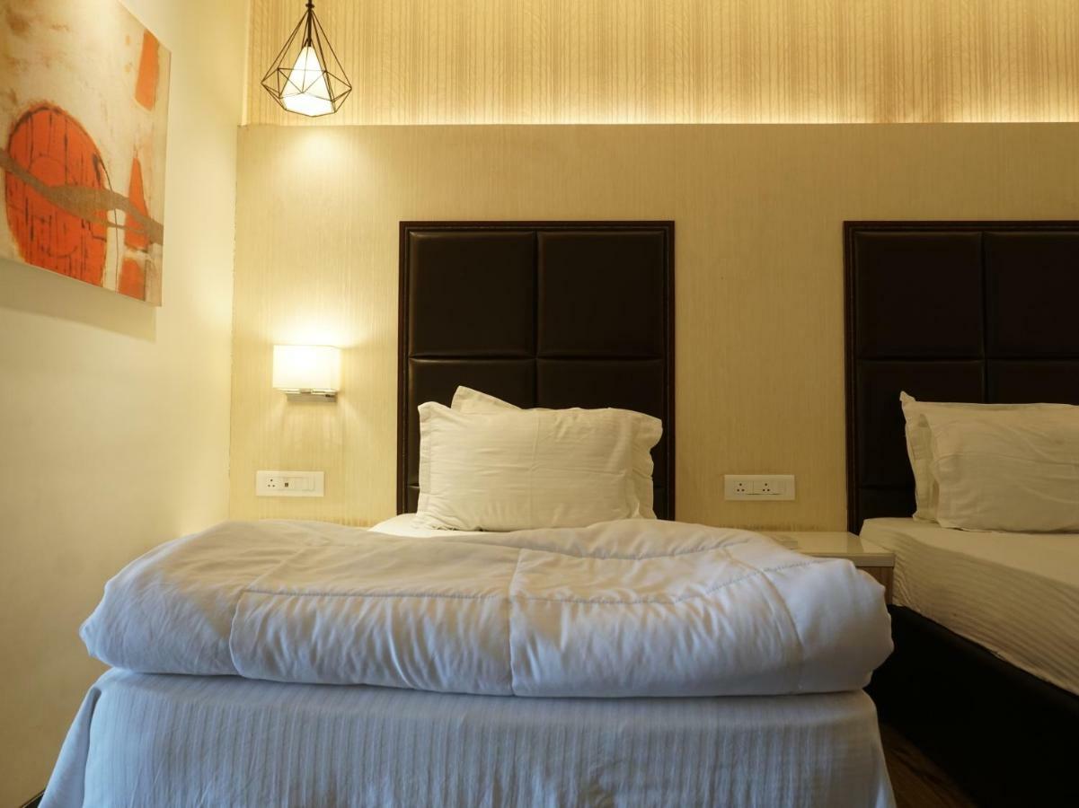 Palette Four Seasons Recreation Resort Jalgaon ภายนอก รูปภาพ
