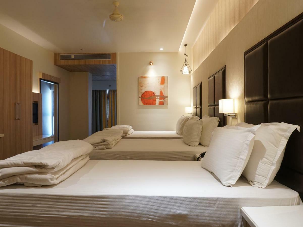Palette Four Seasons Recreation Resort Jalgaon ภายนอก รูปภาพ