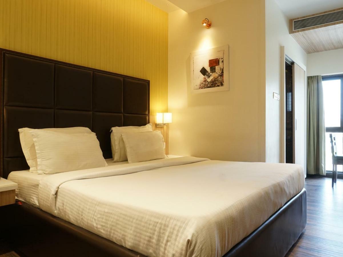 Palette Four Seasons Recreation Resort Jalgaon ภายนอก รูปภาพ