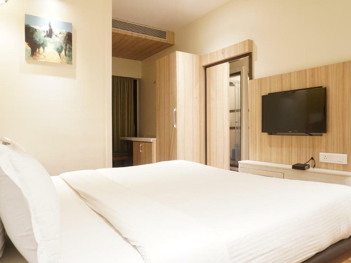 Palette Four Seasons Recreation Resort Jalgaon ภายนอก รูปภาพ
