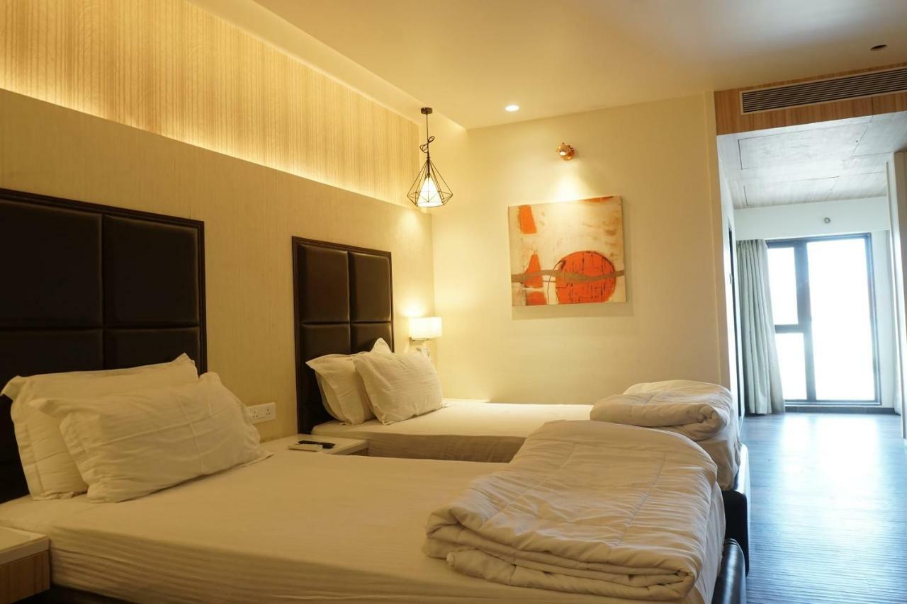 Palette Four Seasons Recreation Resort Jalgaon ภายนอก รูปภาพ