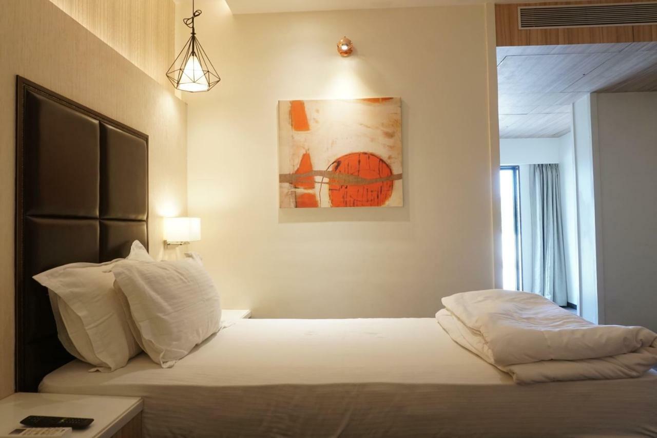 Palette Four Seasons Recreation Resort Jalgaon ภายนอก รูปภาพ