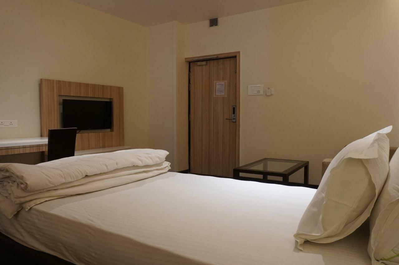 Palette Four Seasons Recreation Resort Jalgaon ภายนอก รูปภาพ