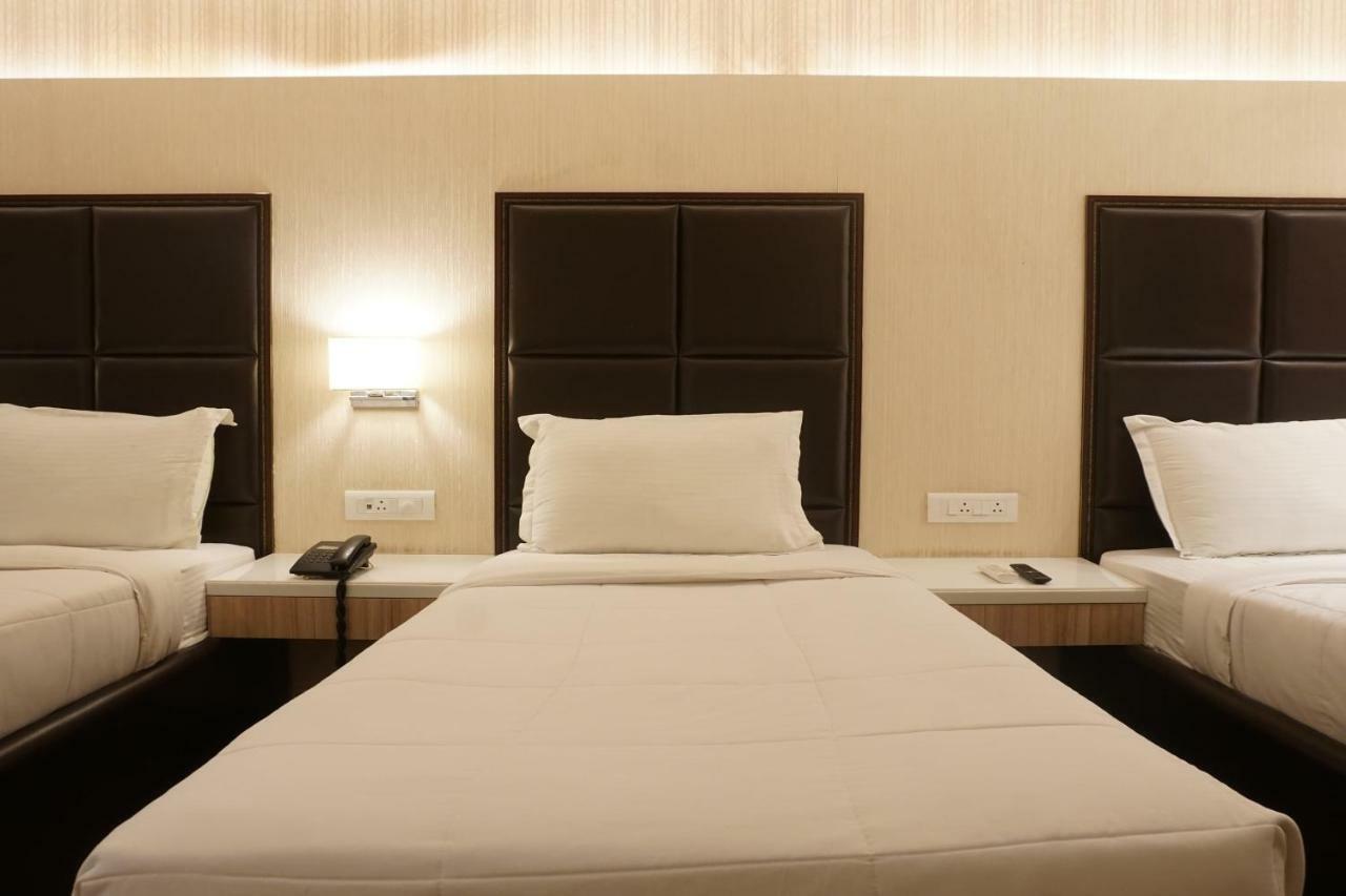 Palette Four Seasons Recreation Resort Jalgaon ภายนอก รูปภาพ