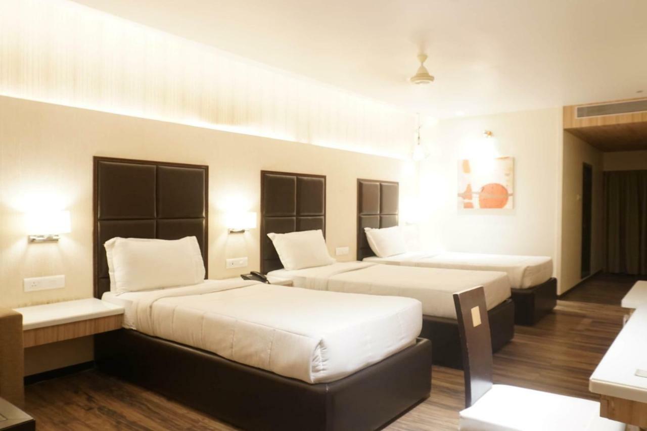 Palette Four Seasons Recreation Resort Jalgaon ภายนอก รูปภาพ
