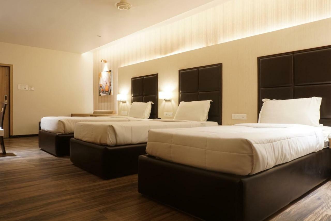 Palette Four Seasons Recreation Resort Jalgaon ภายนอก รูปภาพ