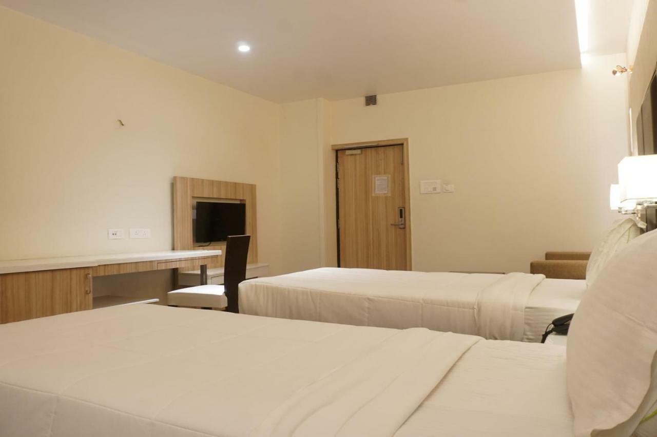 Palette Four Seasons Recreation Resort Jalgaon ภายนอก รูปภาพ